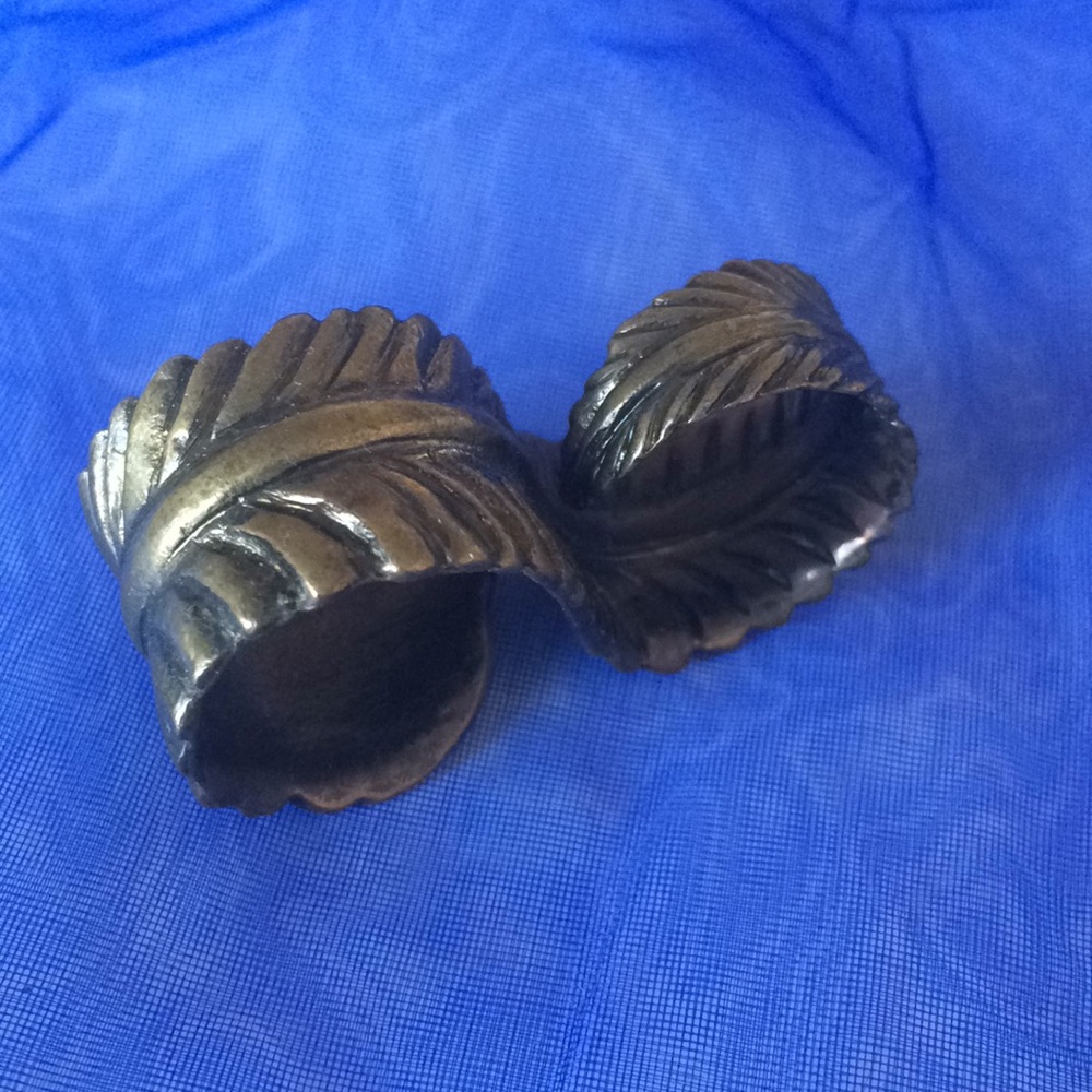 LAST CALL! Bronze feather double finger ring